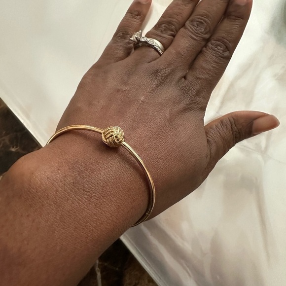 Kate Spade Gold Tone Knot Bracelet With Magnetic Hook Closure Elegant Classy - Picture 6 of 7